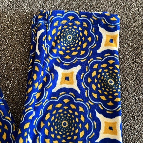 LuLaRoe geometric print leggings OS. - Picture 4 of 7